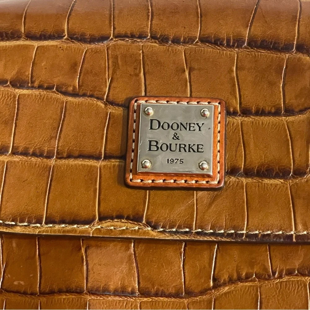 Dooney & Bourke Leather Croco print crossbody brown purse, magnetic flap